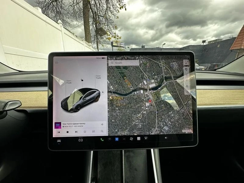 2019 Tesla Model 3 Performance - Image 12 of 12