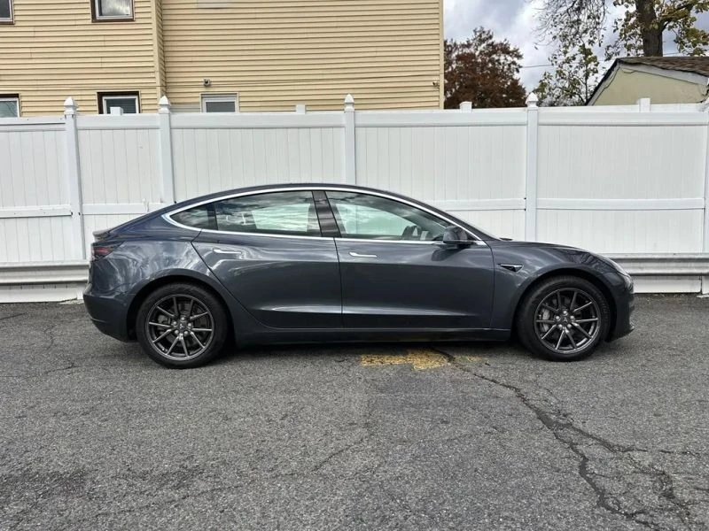 2019 Tesla Model 3 Performance - Image 8 of 12