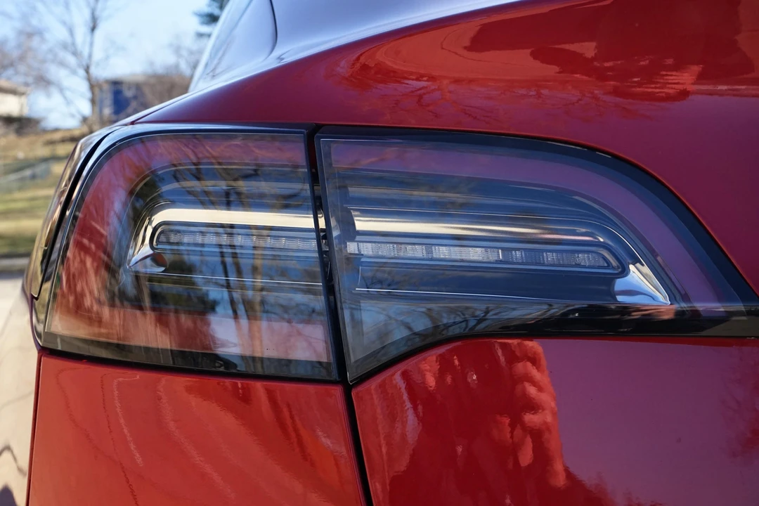2019 Tesla Model 3 Performance - Image 12 of 31
