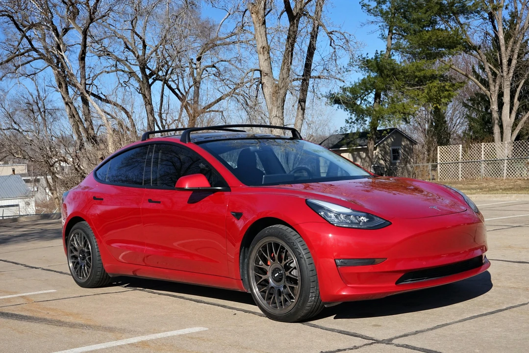 2019 Tesla Model 3 Performance - Image 7 of 31