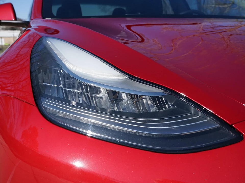 2019 Tesla Model 3 Performance - Image 8 of 31