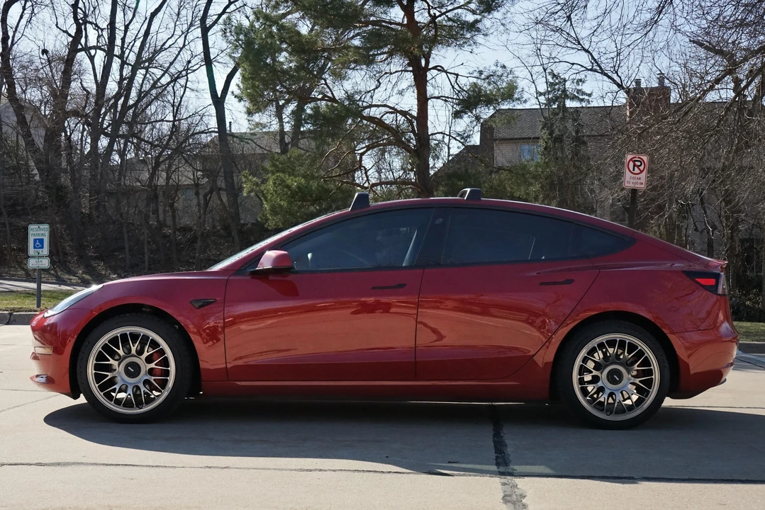 2019 Tesla Model 3 Performance - Image 3 of 31