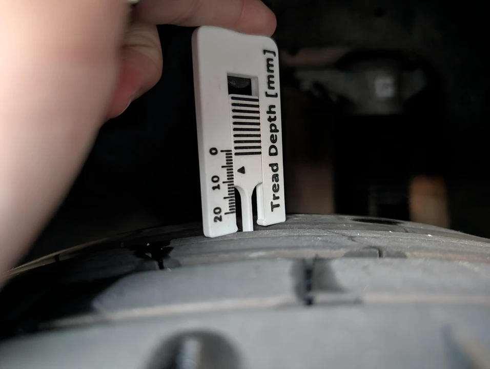 2019 Tesla Model 3 Performance - Image 19 of 31