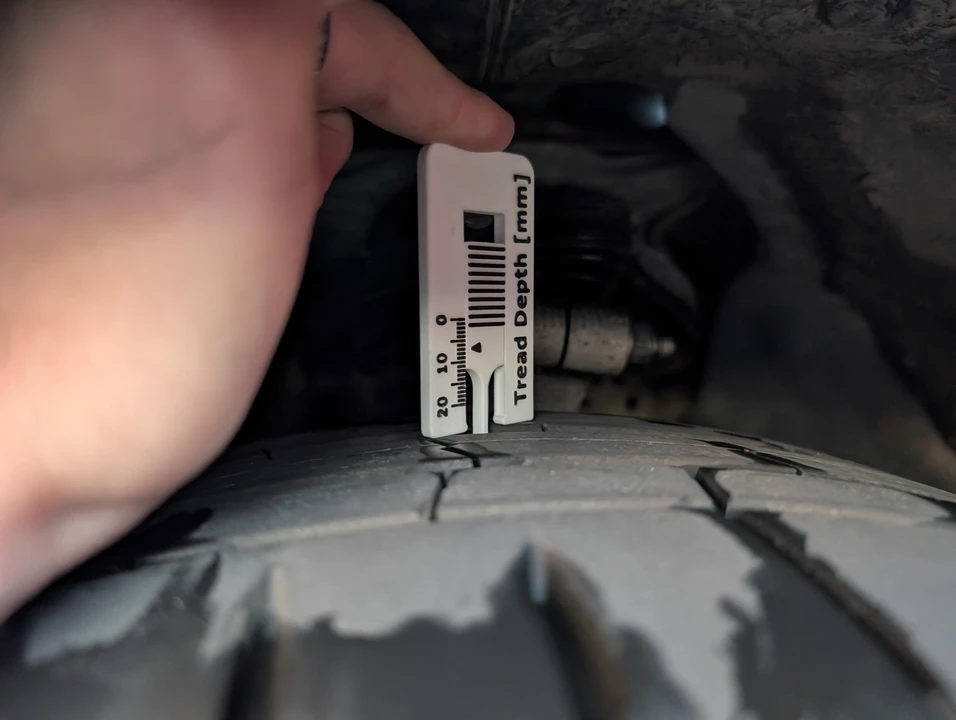 2019 Tesla Model 3 Performance - Image 22 of 31