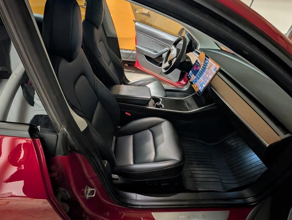 2019 Tesla Model 3 Performance - Image 30 of 31