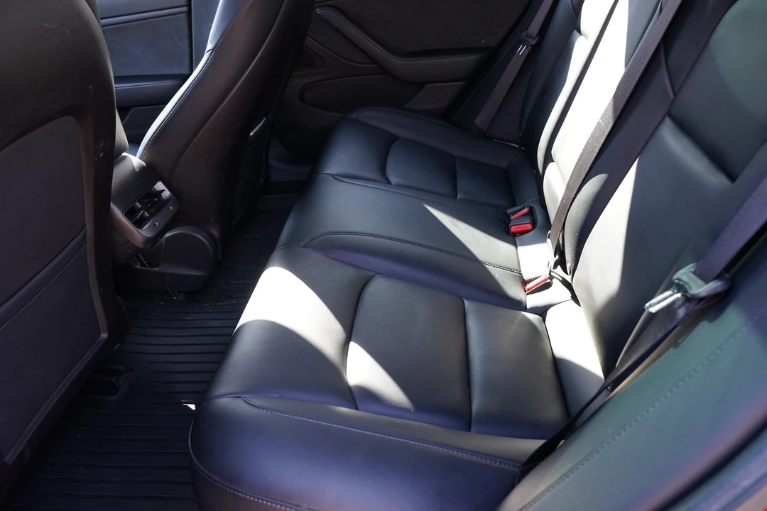 2019 Tesla Model 3 Performance - Image 26 of 31