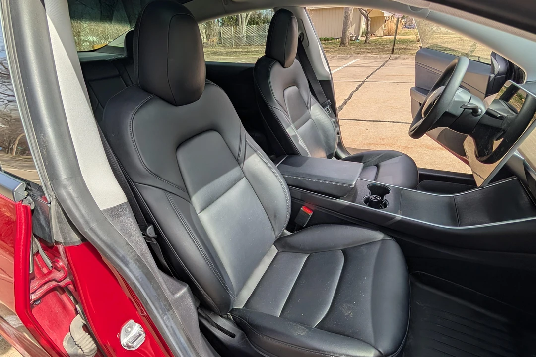 2019 Tesla Model 3 Performance - Image 25 of 31