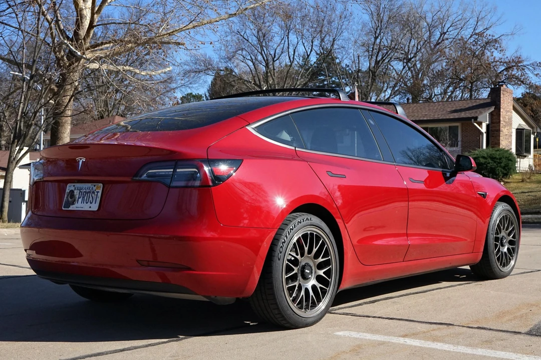 2019 Tesla Model 3 Performance - Image 4 of 31
