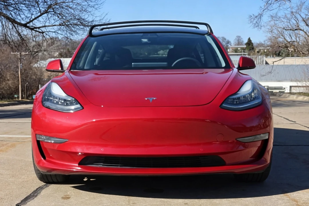 2019 Tesla Model 3 Performance - Image 2 of 31