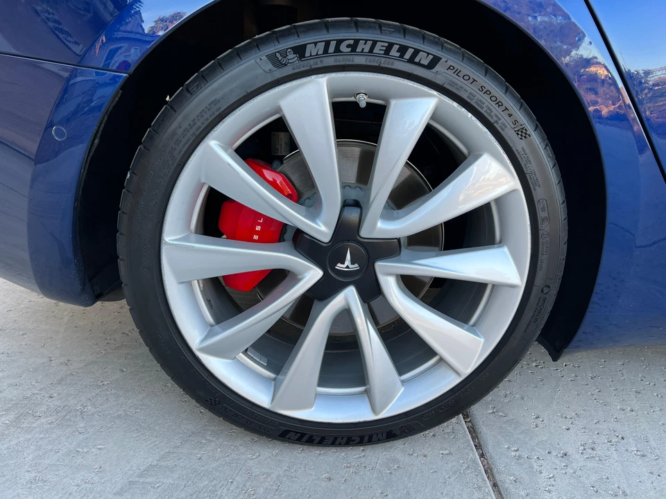 2019 Tesla Model 3 Performance - Image 23 of 31