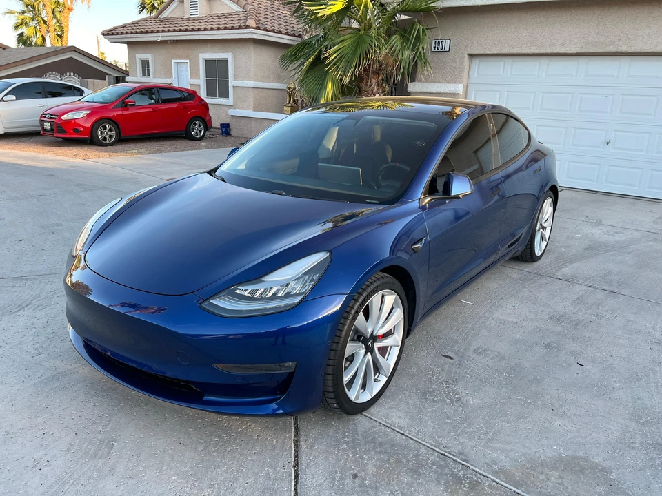 2019 Tesla Model 3 Performance - Image 6 of 31