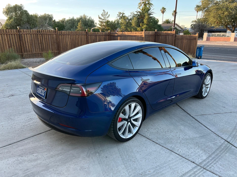 2019 Tesla Model 3 Performance - Image 8 of 31