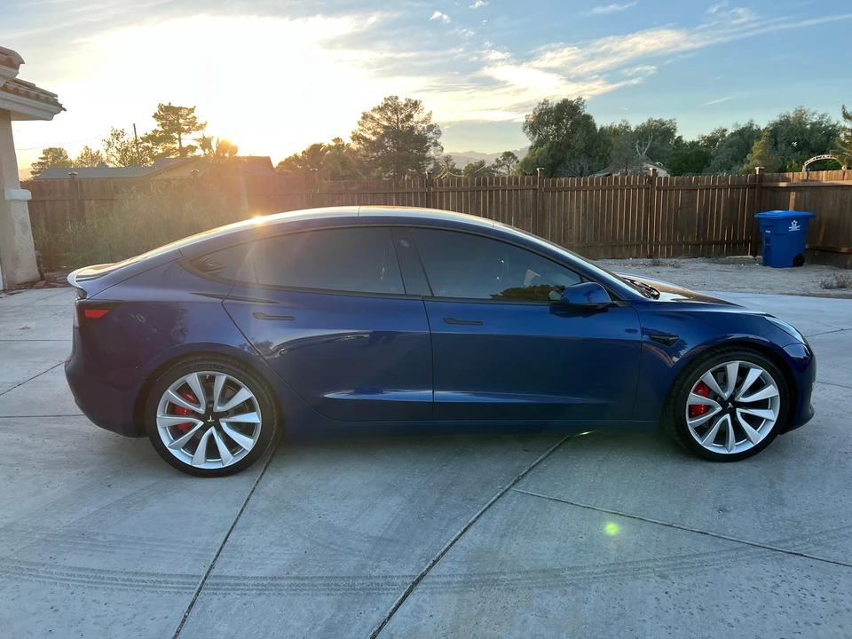 2019 Tesla Model 3 Performance - Image 9 of 31