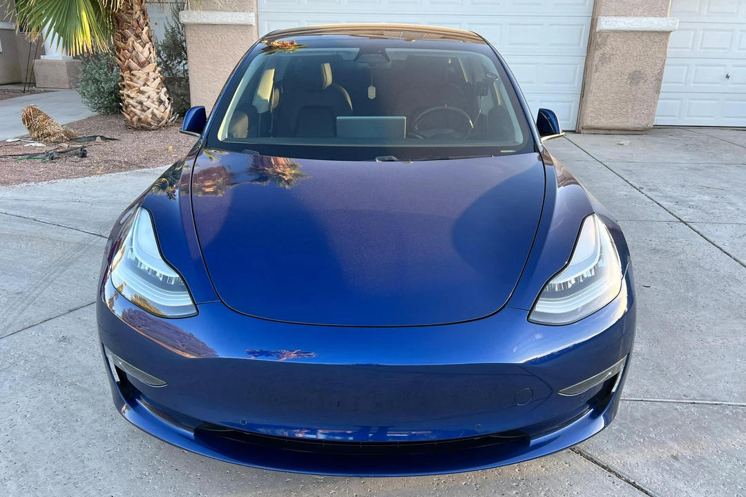 2019 Tesla Model 3 Performance - Image 2 of 31