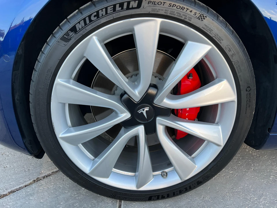 2019 Tesla Model 3 Performance - Image 21 of 31