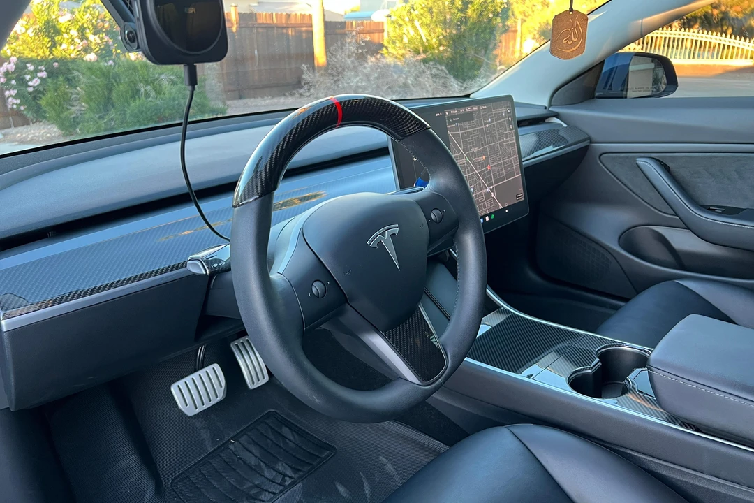 2019 Tesla Model 3 Performance - Image 25 of 31