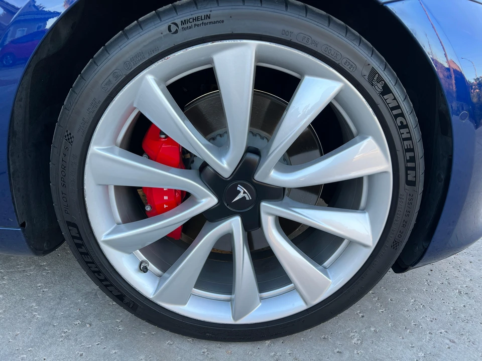 2019 Tesla Model 3 Performance - Image 24 of 31