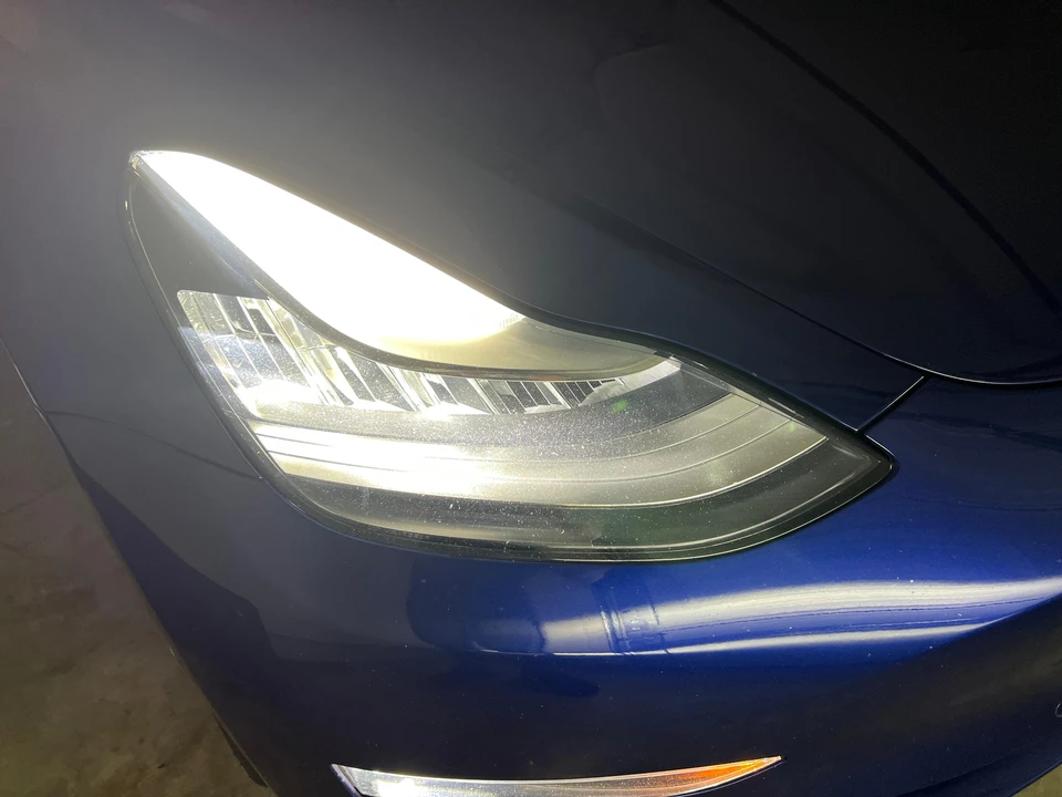 2019 Tesla Model 3 Performance - Image 11 of 31