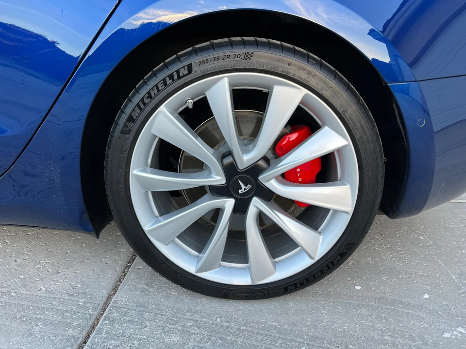 2019 Tesla Model 3 Performance - Image 22 of 31