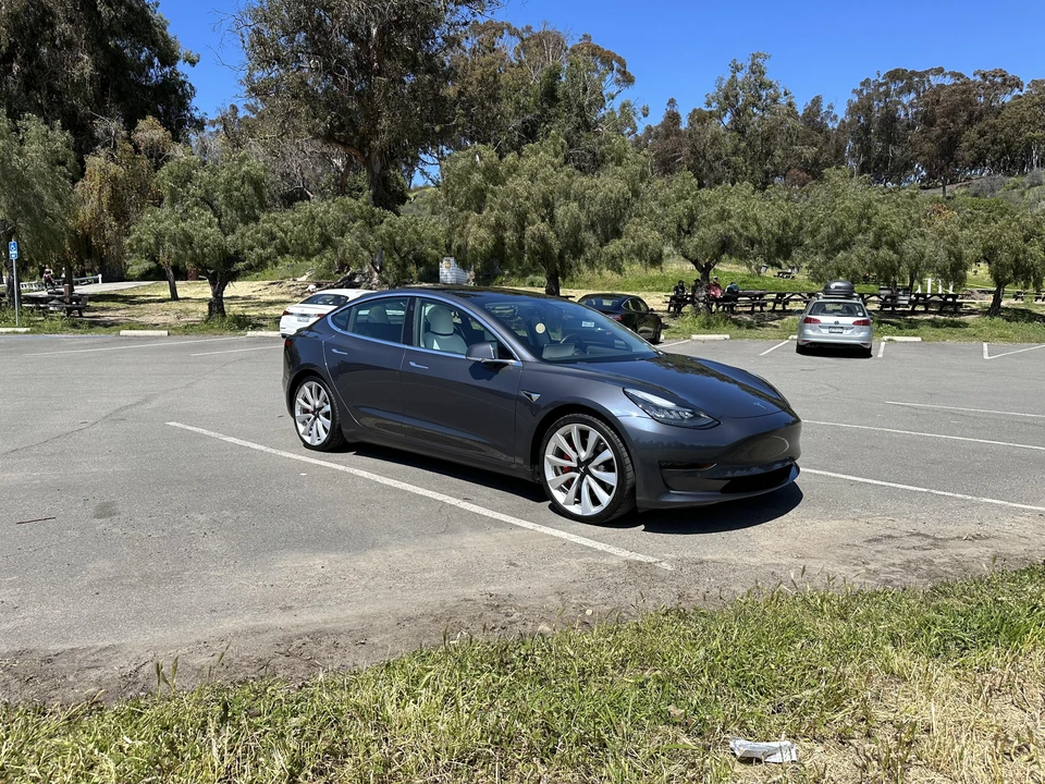 2019 Tesla Model 3 Performance - Image 20 of 31