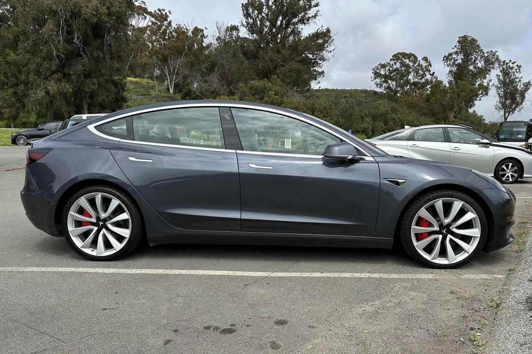 2019 Tesla Model 3 Performance - Image 3 of 31