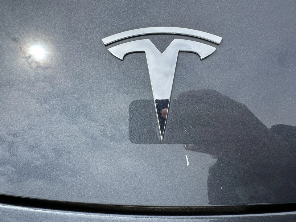 2019 Tesla Model 3 Performance - Image 25 of 31
