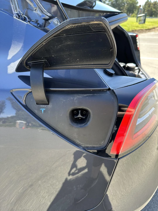 2019 Tesla Model 3 Performance - Image 29 of 31