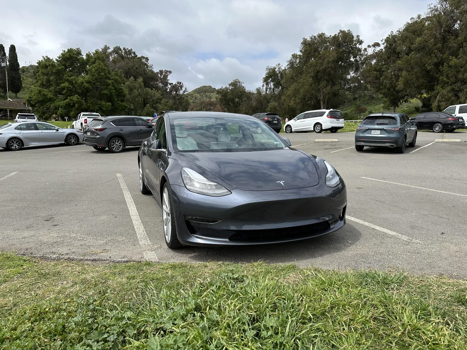 2019 Tesla Model 3 Performance - Image 22 of 31