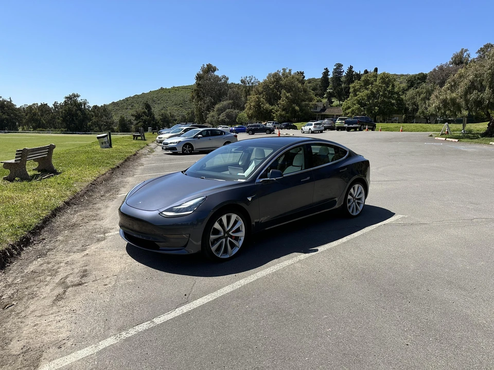 2019 Tesla Model 3 Performance - Image 8 of 31