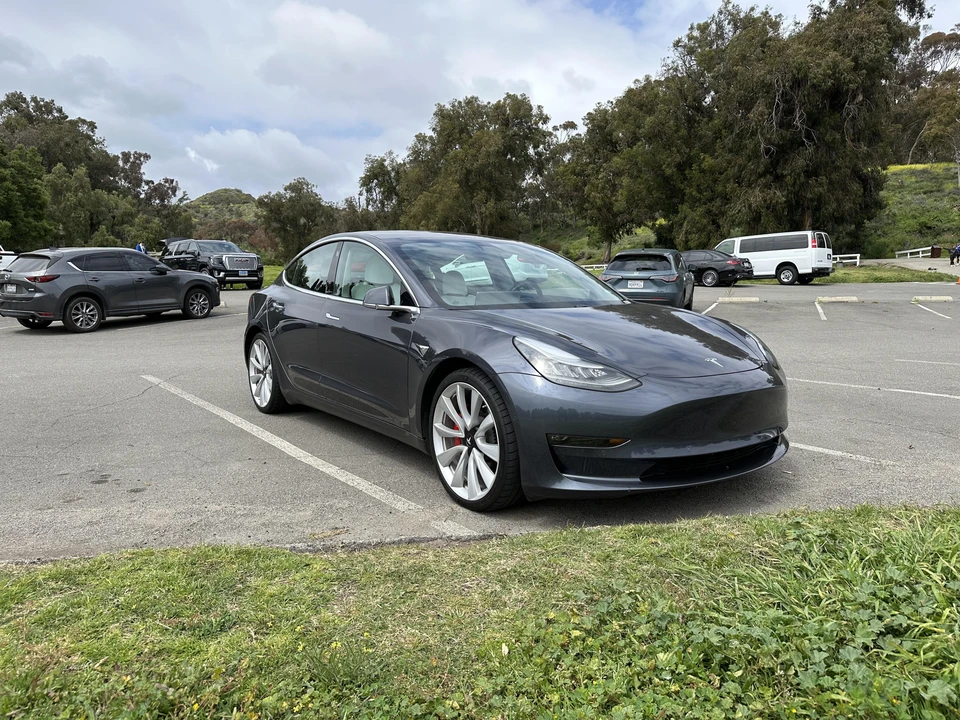 2019 Tesla Model 3 Performance - Image 21 of 31