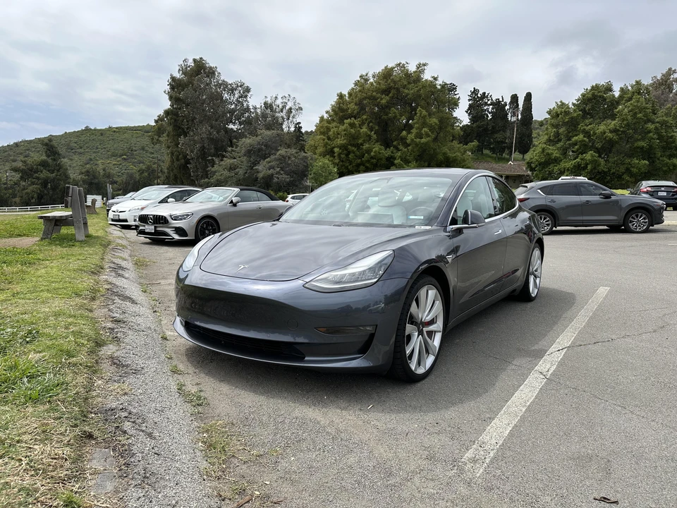 2019 Tesla Model 3 Performance - Image 7 of 31