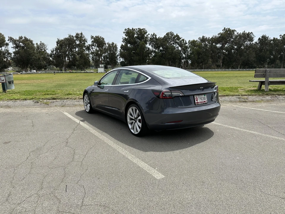 2019 Tesla Model 3 Performance - Image 12 of 31