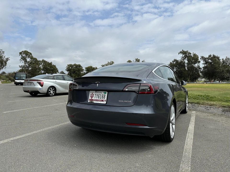 2019 Tesla Model 3 Performance - Image 15 of 31
