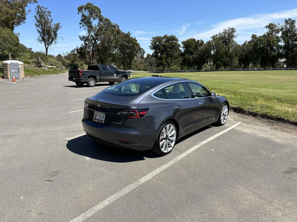 2019 Tesla Model 3 Performance - Image 16 of 31