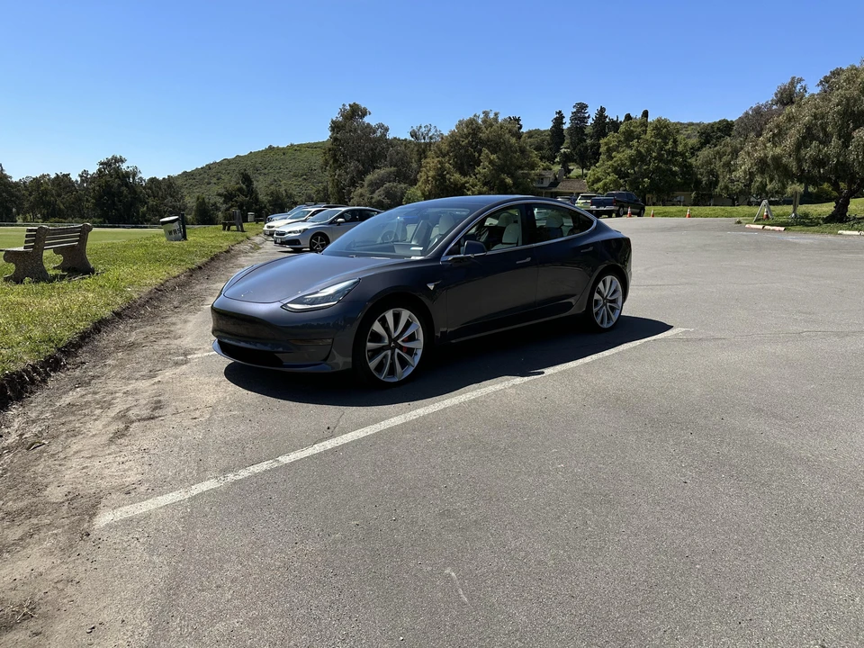 2019 Tesla Model 3 Performance - Image 9 of 31