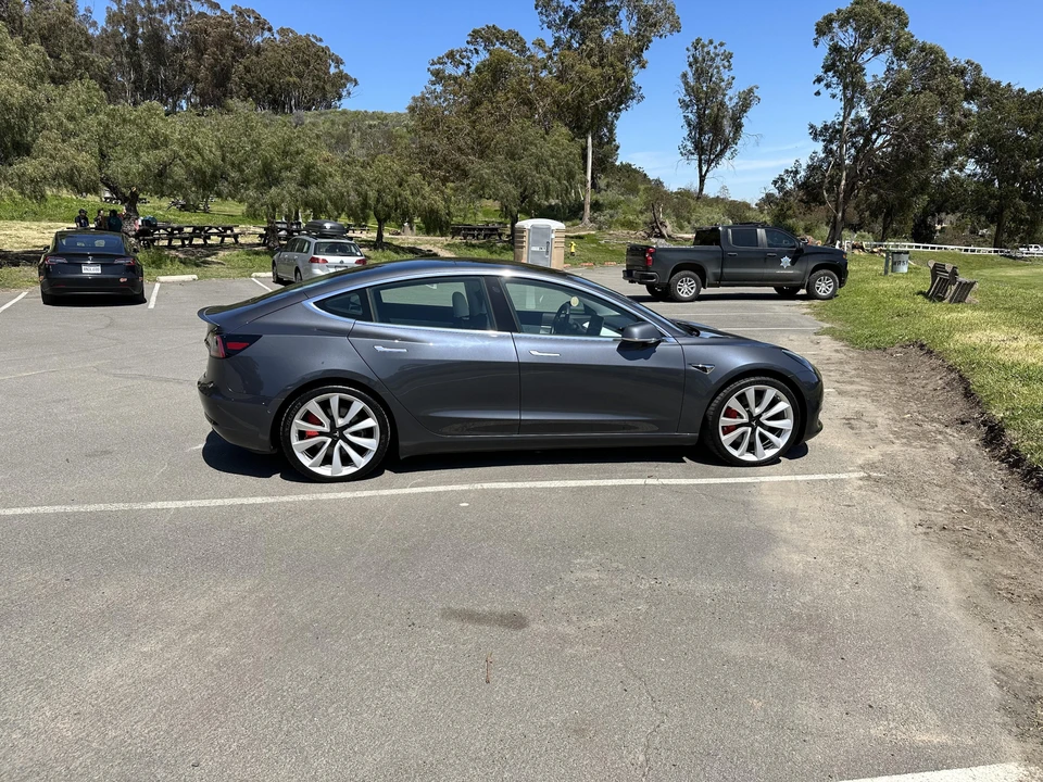 2019 Tesla Model 3 Performance - Image 18 of 31