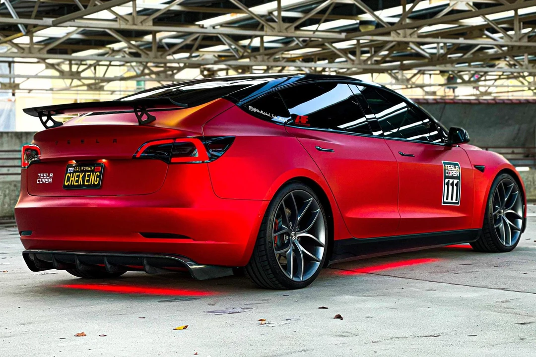 2019 Tesla Model 3 Performance - Image 17 of 21