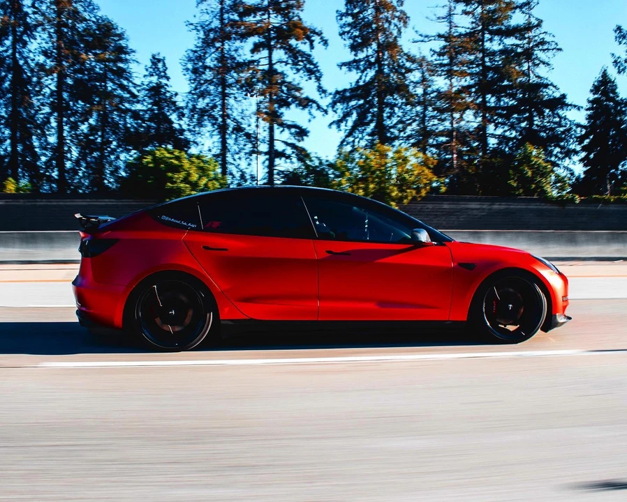 2019 Tesla Model 3 Performance - Image 20 of 21