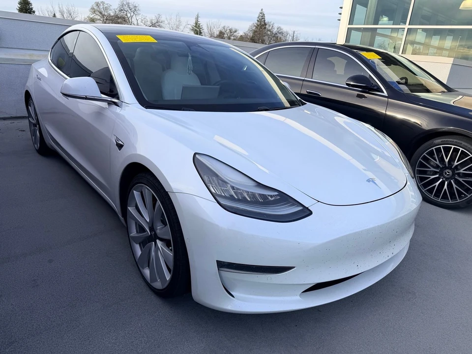 2019 Tesla Model 3 Performance - Image 5 of 7
