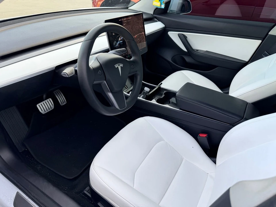 2019 Tesla Model 3 Performance - Image 2 of 7