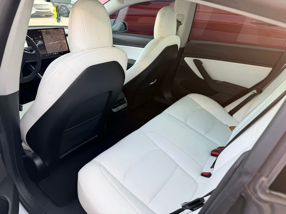 2019 Tesla Model 3 Performance - Image 3 of 7