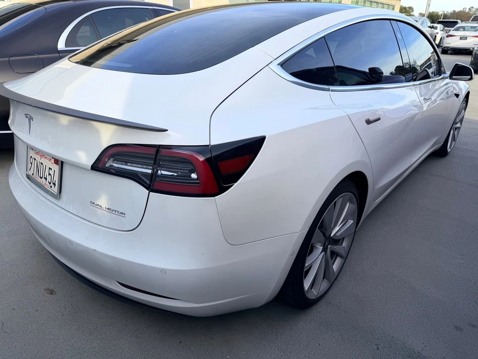 2019 Tesla Model 3 Performance - Image 7 of 7
