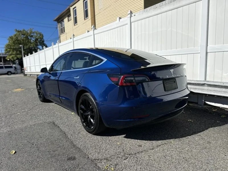 2019 Tesla Model 3 Performance - Image 5 of 12