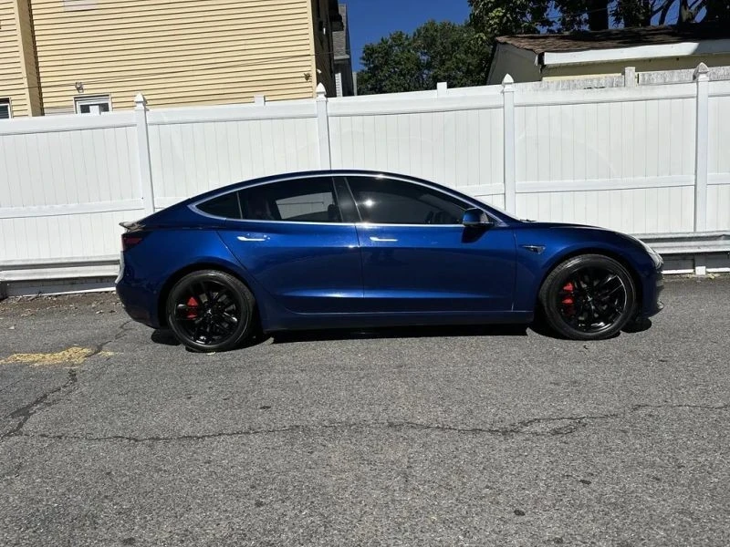 2019 Tesla Model 3 Performance - Image 8 of 12