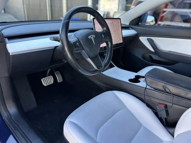 2019 Tesla Model 3 Performance - Image 10 of 12