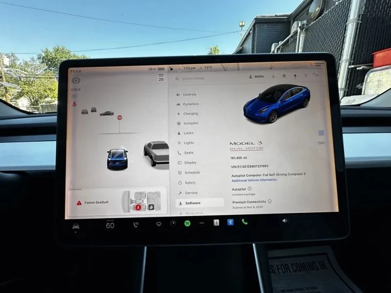 2019 Tesla Model 3 Performance - Image 11 of 12