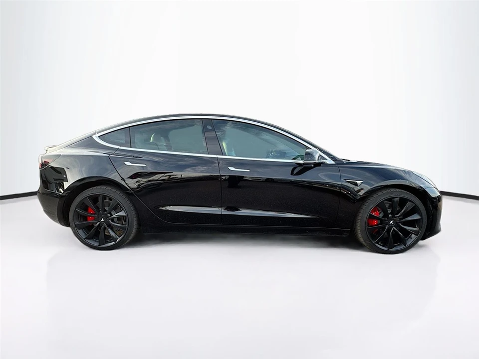 2019 Tesla Model 3 Performance - Image 13 of 14