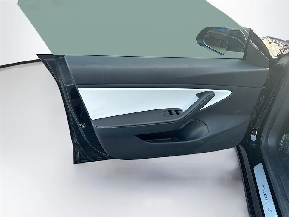2019 Tesla Model 3 Performance - Image 18 of 21
