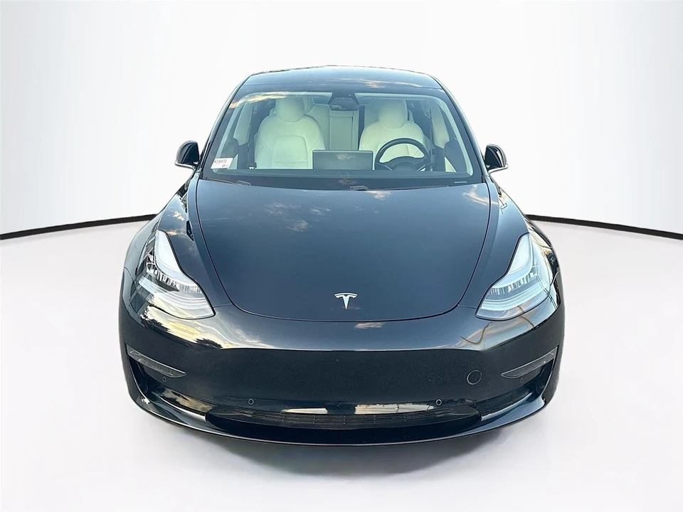 2019 Tesla Model 3 Performance - Image 2 of 21