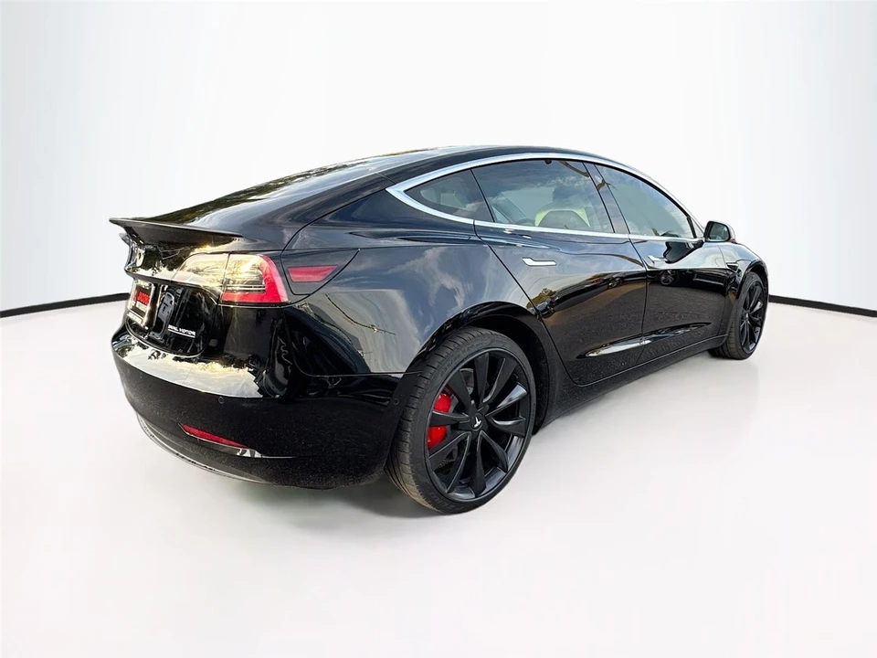 2019 Tesla Model 3 Performance - Image 12 of 14